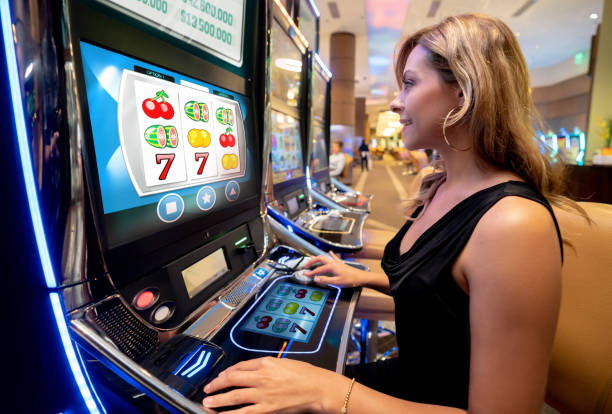 Mobile app dashboard showing live games and payment options